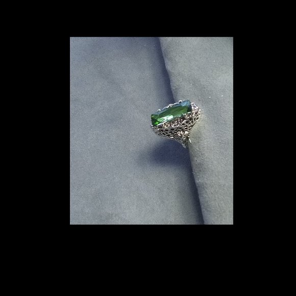 New: Brilliant Green and Silver Ring - Picture 4 of 4